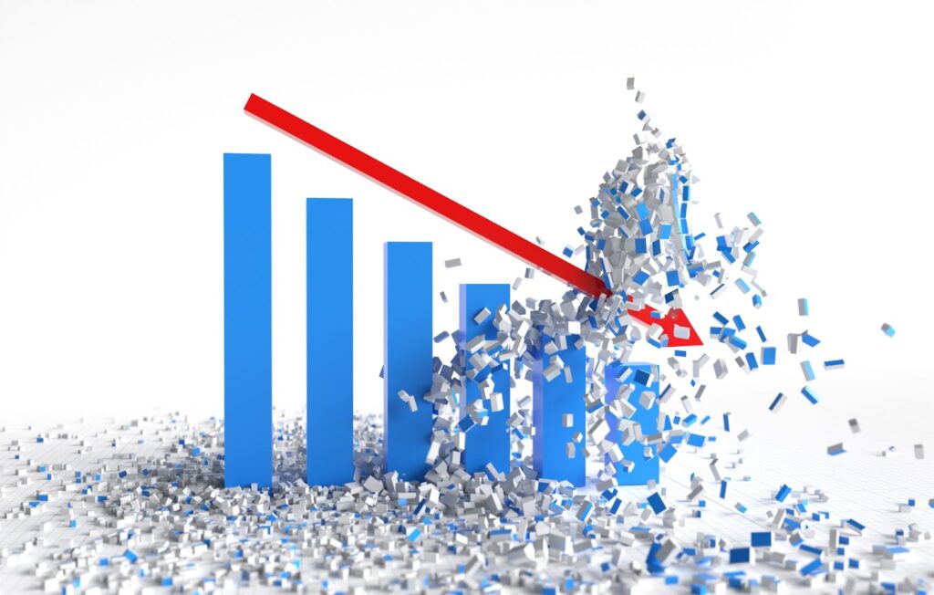 Bar chart with down facing arrow signifying negative impact of inflation on investment.