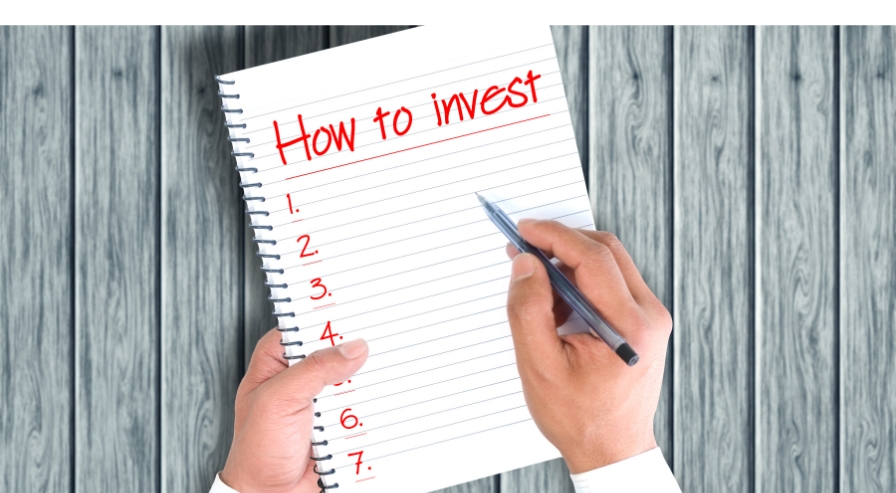 Person holding a notebook titled 'How to invest,' ready to write a numbered list, symbolizing the steps to invest in SIP.